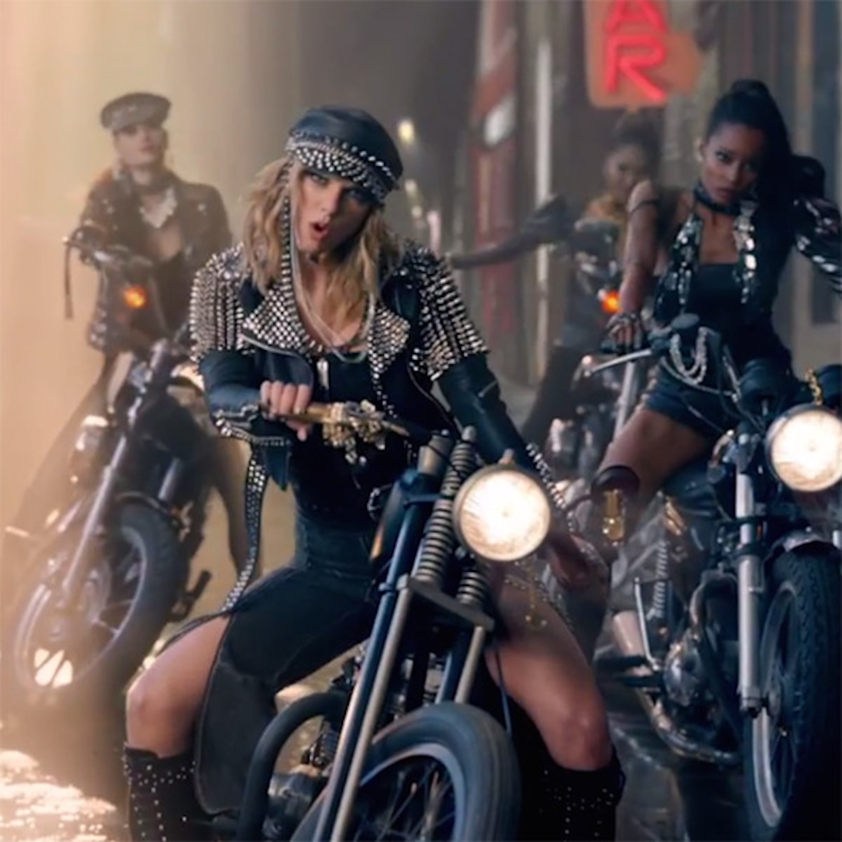 Is Taylor Swift Throwing Shade At Kimye In New Music Video E Online